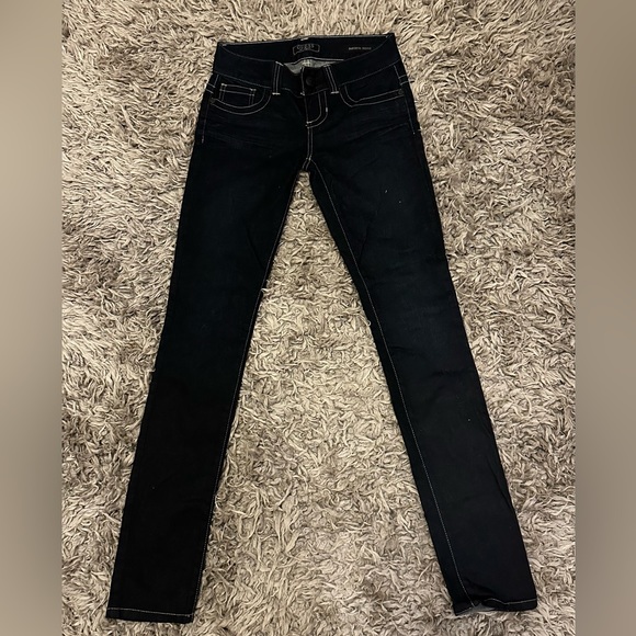 GUESS daredevil skinny size 24. Rhinestone pocket. - Picture 4 of 5